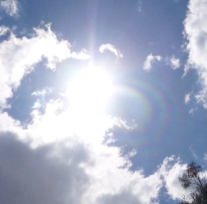 Rainbow rings appeared simultaneously with the ship, May 3, 2014.