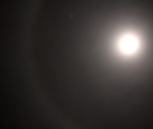Photo by Bareld, showing part of the halo around the moon, July 27th, 2015, with a ship visible within the halo 'gateway'.